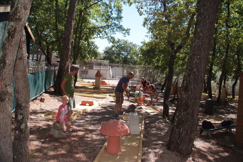 Camping Le Parc Saint-Paul-en-Forêt Εξωτερικό φωτογραφία